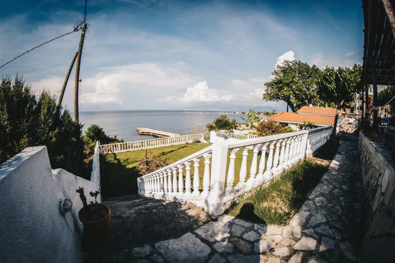 Villa Galanis By The Sea Niforeika Exterior photo